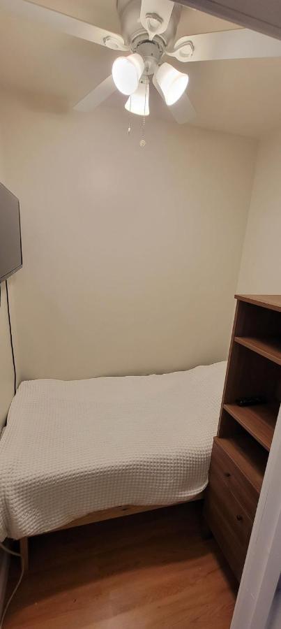 Private Bedroom Near Boston Esterno foto