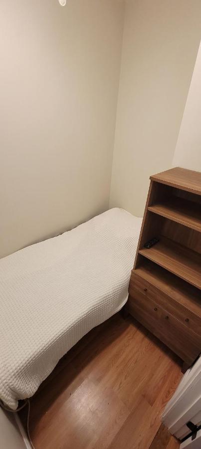 Private Bedroom Near Boston Esterno foto